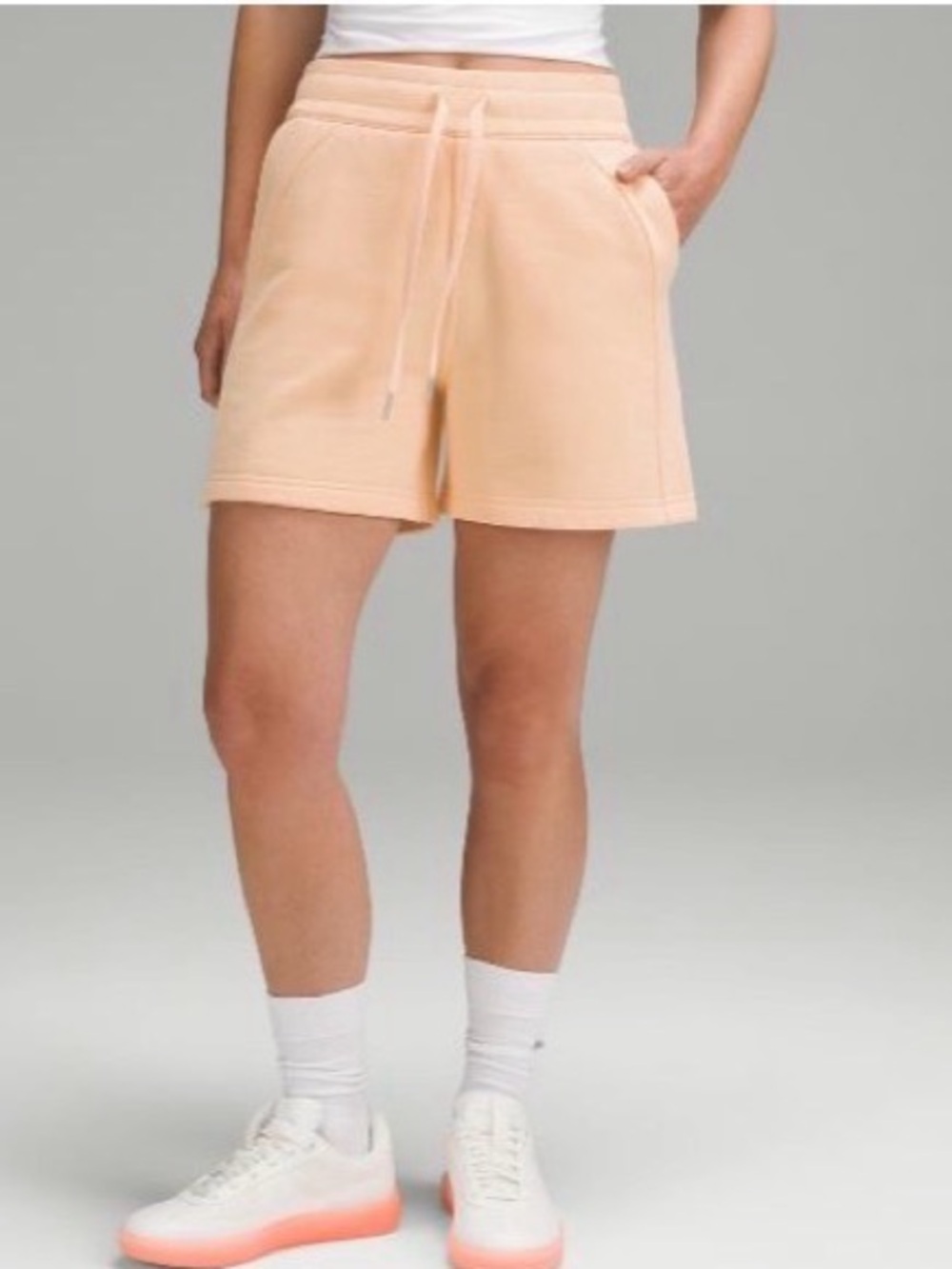lululemon Women’s Scuba High-Rise Shorts. 5” inseam, Size 6 !!!PEACH BELLINI!!